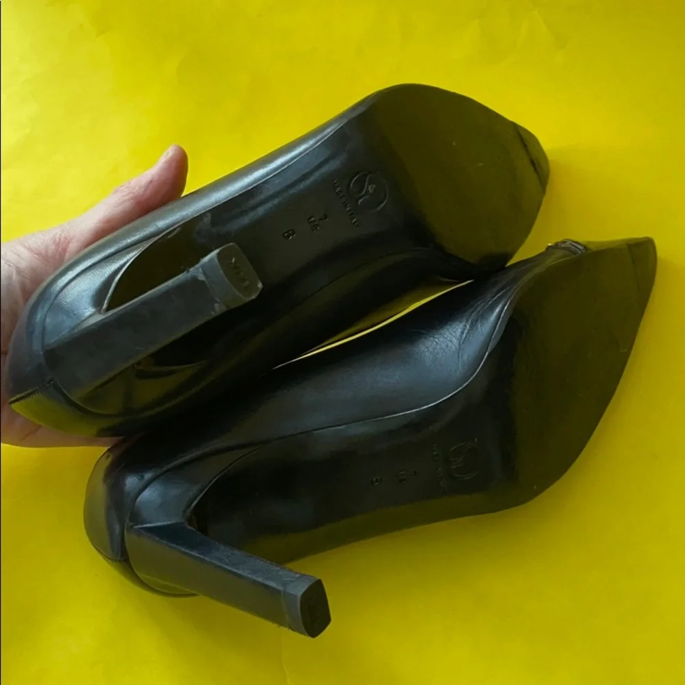 Vintage dark blue /gold St.John leather shoes